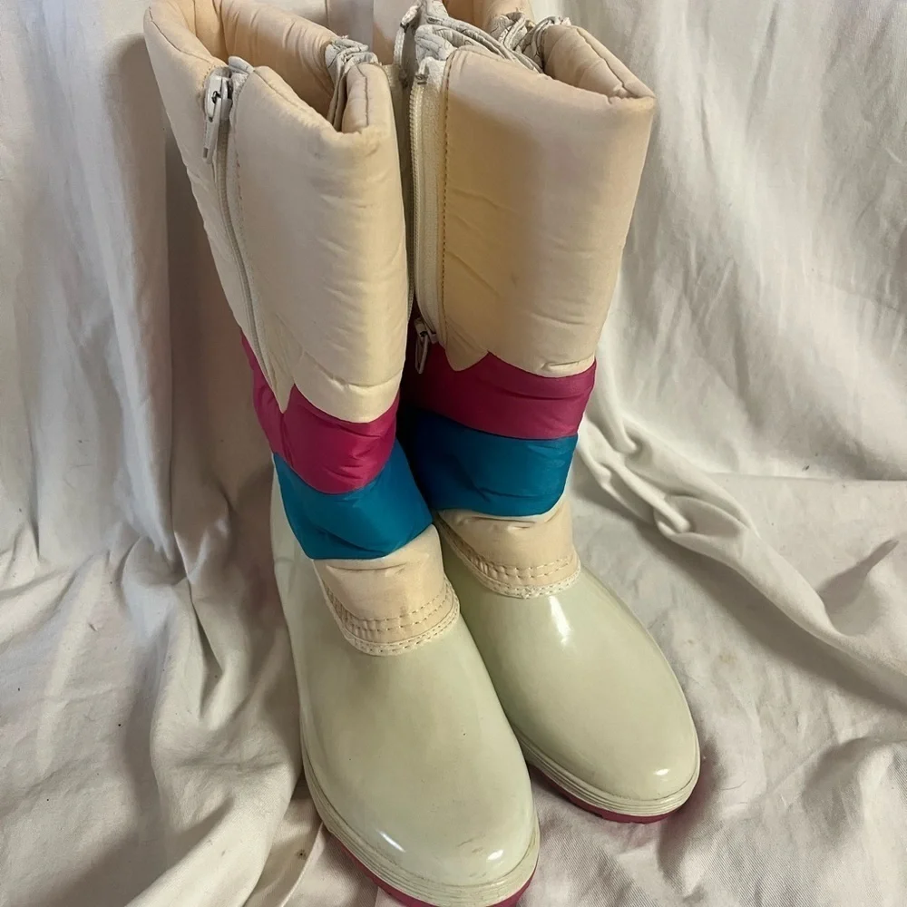 Vintage mudkats pink white and blue size 8 snowboots or mud boots